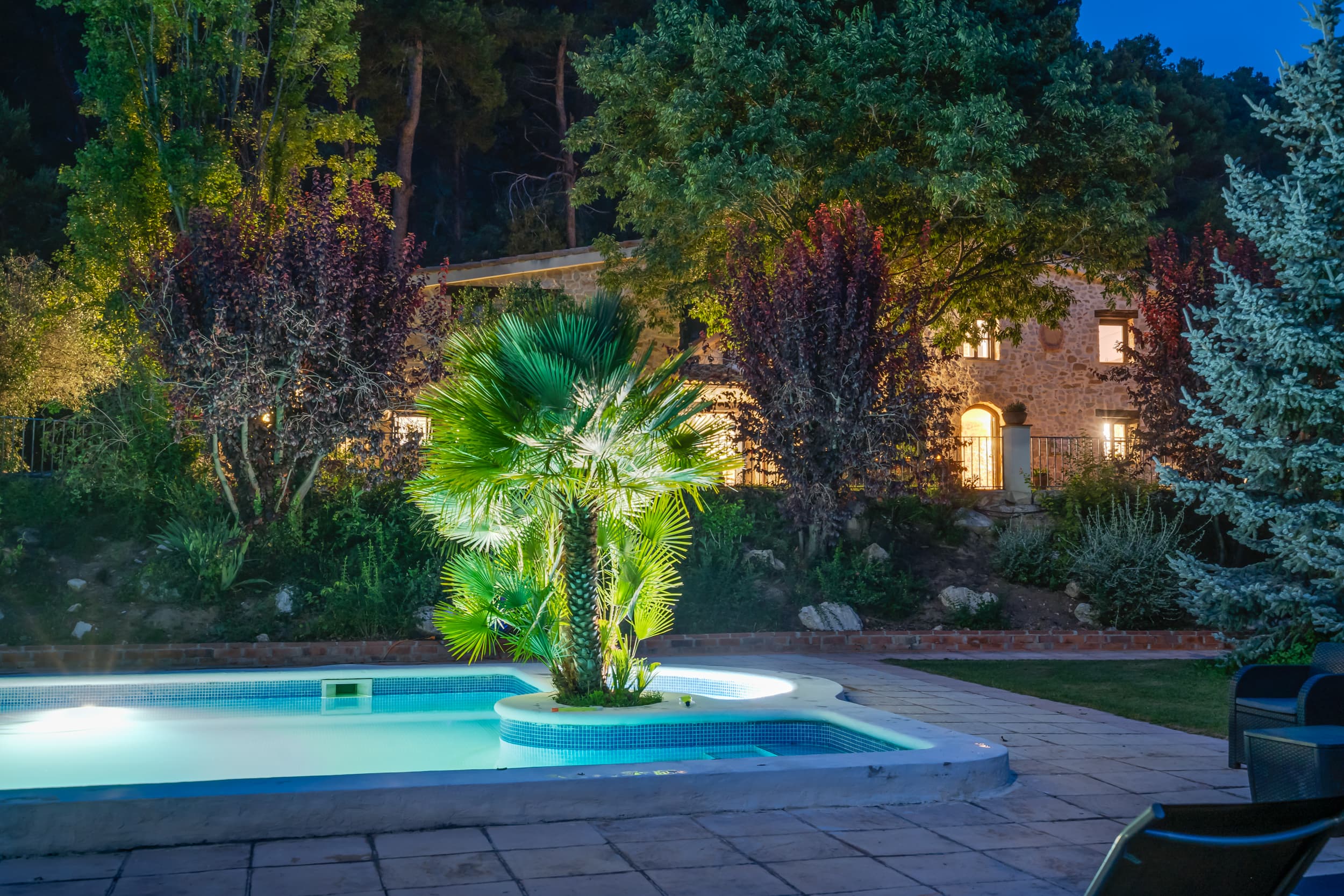 Pool bei Nacht